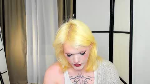 Snapshot of lollita_morgan chatting on February 1, 9:02 pm lollita online show from February 1, 9:02 pm