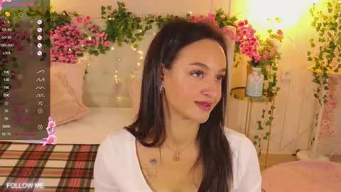 Snapshot of lolly_neal chatting on October 15, 5:07 am Lolly online show from October 15, 5:07 am