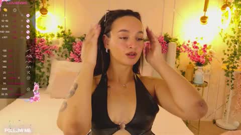 Snapshot of lolly_neal chatting on October 21, 5:08 am Lolly online show from October 21, 5:08 am