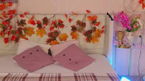 Snapshot of lolly_neal chatting on November 10, 4:55 am Lolly online show from November 10, 4:55 am