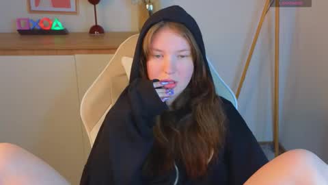 Mona online show from September 25, 2:43 pm