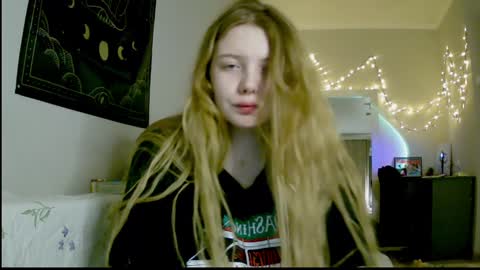 Lilly online show from December 4, 11:24 pm