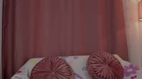 Snapshot of lollypetitte_ chatting on October 23, 5:51 am Lolly online show from October 23, 5:51 am