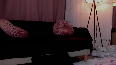 Snapshot of lollypetitte_ chatting on November 11, 10:15 am Lolly online show from November 11, 10:15 am