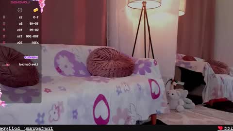 Snapshot of lollypetitte_ chatting on December 15, 4:28 am Lolly online show from December 15, 4:28 am