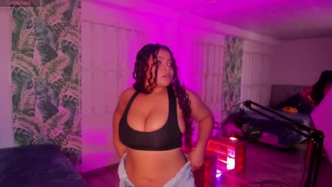 loly_marce online show from April 4, 8:39 pm