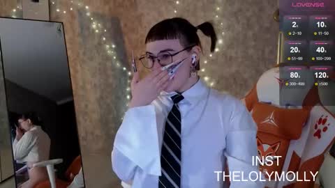 Snapshot of lolymolli chatting on October 17, 10:07 am Molli online show from October 17, 10:07 am