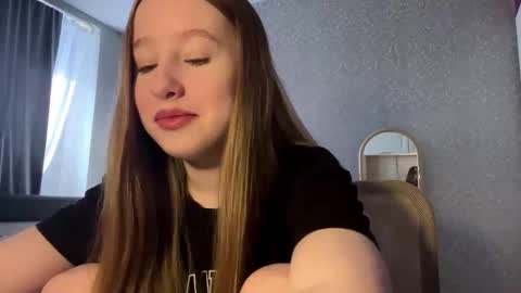 Snapshot of lomahakkila chatting on February 25, 7:18 am Nicolina online show from February 25, 7:18 am