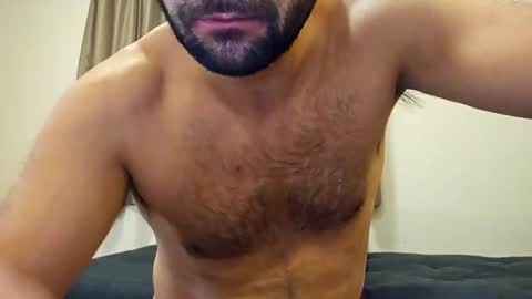 Snapshot of london_1987 chatting on December 31, 1:26 am Sonny online show from December 31, 1:26 am