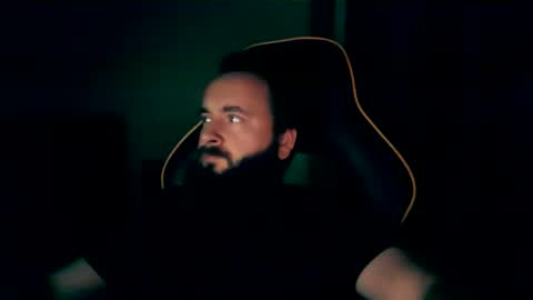 Snapshot of london_man1988 chatting on December 25, 4:22 pm london_man1988 online show from December 25, 4:22 pm