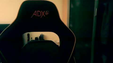 Snapshot of london_man1988 chatting on December 26, 10:16 am london_man1988 online show from December 26, 10:16 am