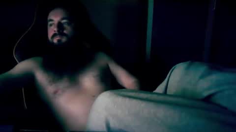 Snapshot of london_man1988 chatting on January 6, 9:43 pm london_man1988 online show from January 6, 9:43 pm