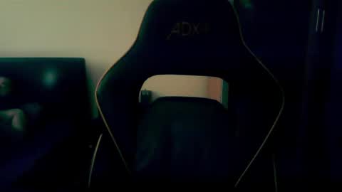 Snapshot of london_man1988 chatting on January 24, 8:44 am london_man1988 online show from January 24, 8:44 am