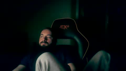 Snapshot of london_man1988 chatting on February 6, 7:07 pm london_man1988 online show from February 6, 7:07 pm