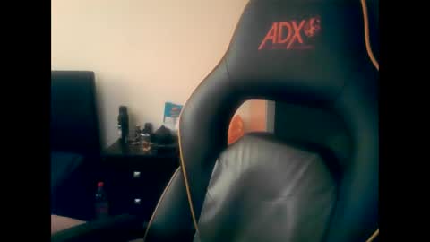 Snapshot of london_man1988 chatting on March 10, 8:59 am london_man1988 online show from March 10, 8:59 am