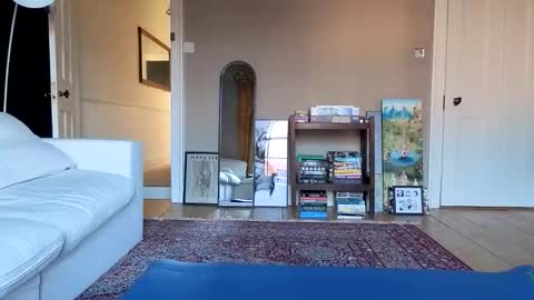 Em online show from January 16, 8:40 am