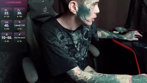 Snapshot of lone1ycrystal chatting on November 7, 3:12 pm Chris online show from November 7, 3:12 pm