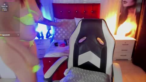Snapshot of lonely_shewolf chatting on February 6, 10:32 pm Jennifer  online show from February 6, 10:32 pm