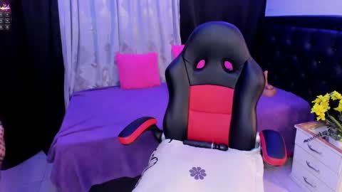 Snapshot of lonely_shewolf chatting on October 16, 3:35 pm Jennifer  online show from October 16, 3:35 pm
