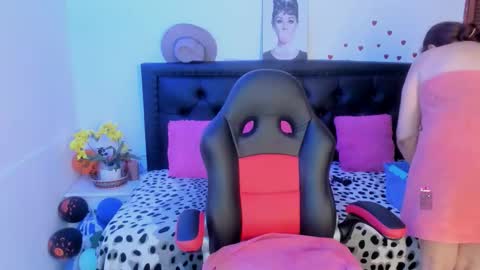 Snapshot of lonely_shewolf chatting on November 10, 4:39 pm Jennifer online show from November 10, 4:39 pm