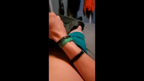 Snapshot of longhairguy27 chatting on December 14, 4:01 am longhairguy27 online show from December 14, 4:01 am