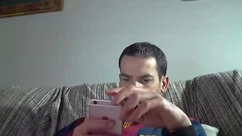 Snapshot of longnight5 chatting on December 18, 4:24 pm Alejandro Rulitos Twitter longnight55 Intagram 5longnight5 online show from December 18, 4:24 pm