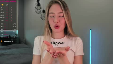 Snapshot of longoriaeva chatting on February 20, 6:46 pm Eva online show from February 20, 6:46 pm