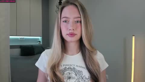 Snapshot of longoriaeva chatting on October 6, 7:39 am Eva online show from October 6, 7:39 am