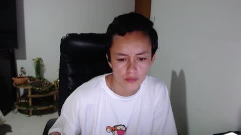 Snapshot of look_my_cam chatting on October 29, 11:17 pm lucy online show from October 29, 11:17 pm