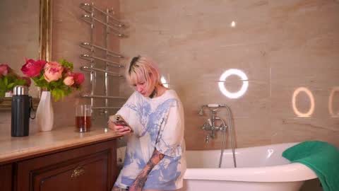  Adele Ellie and Lou   Sally Dana and Bonnie online show from November 29, 1:47 pm