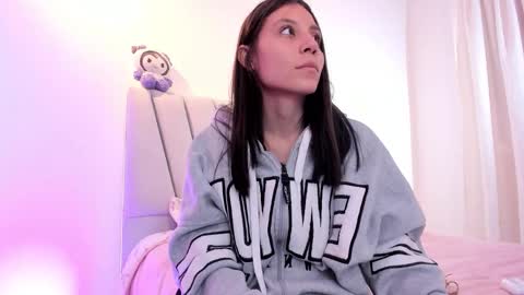 Snapshot of loolii_pink chatting on December 2, 3:29 pm Loly online show from December 2, 3:29 pm