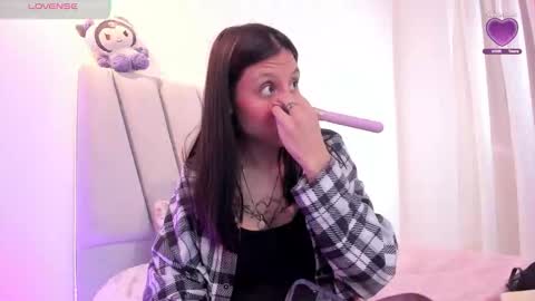 Snapshot of loolii_pink chatting on December 4, 3:54 pm Loly online show from December 4, 3:54 pm