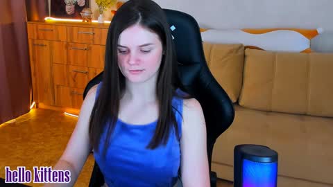 Lora Cain online show from December 12, 12:55 pm