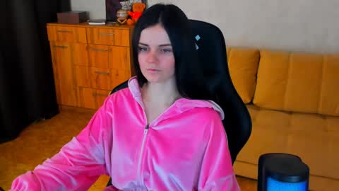 Lora Cain online show from January 13, 5:55 pm