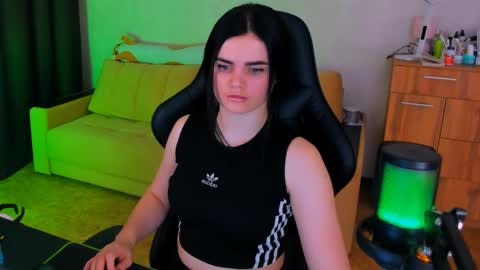 Lora Cain online show from March 5, 2:56 pm