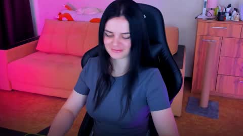 Lora Cain online show from March 11, 1:12 pm