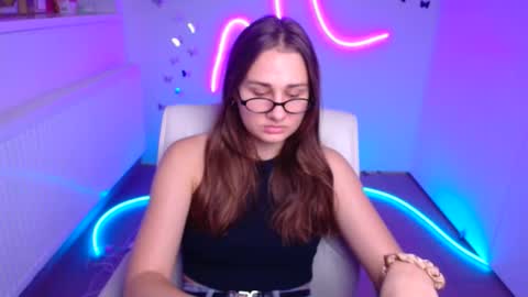 Lora online show from November 4, 6:23 am