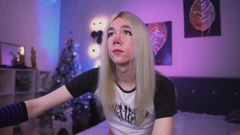 Snapshot of lora_long chatting on December 21, 2:46 pm lora_long online show from December 21, 2:46 pm