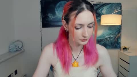 Snapshot of loradimmick chatting on October 22, 10:59 am Lora online show from October 22, 10:59 am