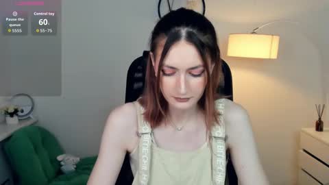 Snapshot of loradimmick chatting on November 28, 9:34 am Lora online show from November 28, 9:34 am