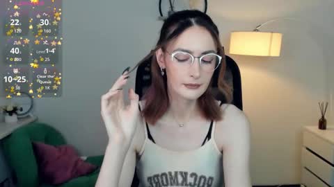 Snapshot of loradimmick chatting on November 30, 10:52 am Lora online show from November 30, 10:52 am