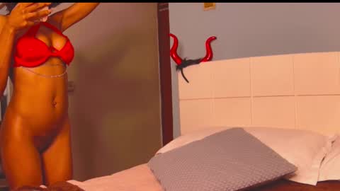 Snapshot of loraforreal chatting on November 1, 2:24 am Blackcat online show from November 1, 2:24 am