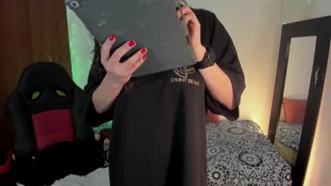 loraine_xx online show from November 6, 4:19 pm