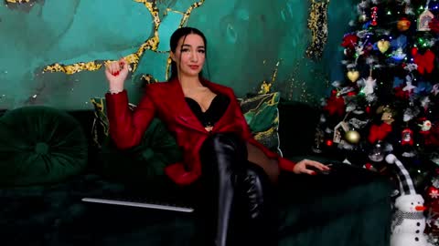 Miss online show from December 10, 6:49 pm