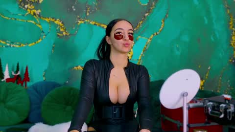 Miss online show from December 23, 6:37 pm