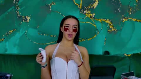 Miss online show from January 19, 4:04 pm