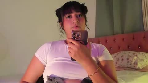 Snapshot of lore_rey chatting on December 17, 2:50 am lore_rey online show from December 17, 2:50 am