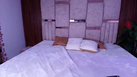 Snapshot of lorein_dim chatting on November 10, 9:47 pm Lorein online show from November 10, 9:47 pm