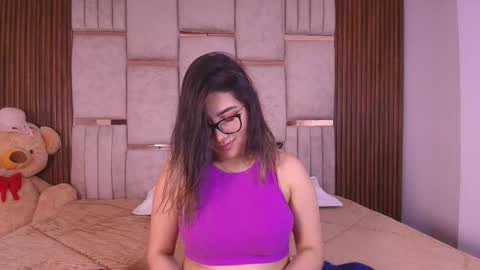 Snapshot of lorein_dim chatting on December 2, 9:10 pm Lorein online show from December 2, 9:10 pm