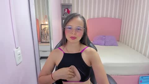 Snapshot of lorelaigiven chatting on February 9, 12:31 pm lorelaigiven online show from February 9, 12:31 pm